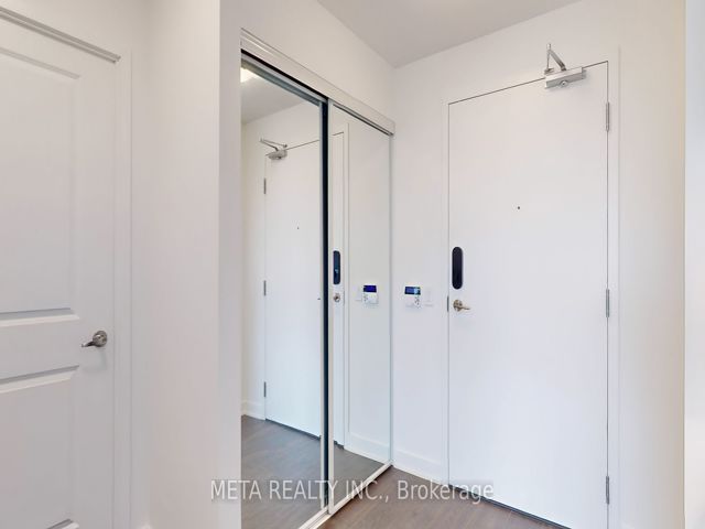 PH18 - 543 Richmond St W