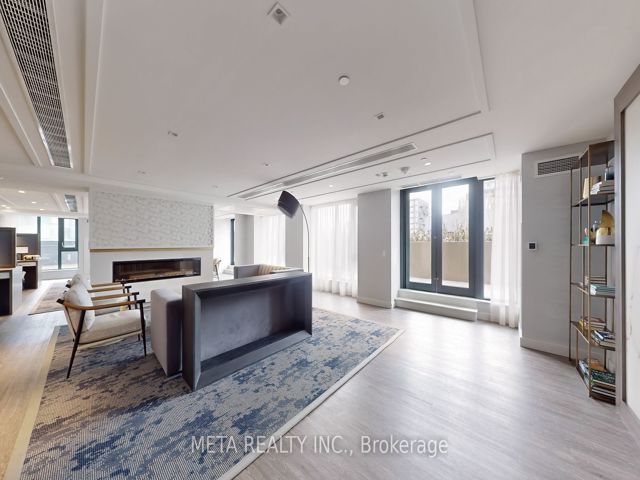 PH18 - 543 Richmond St W