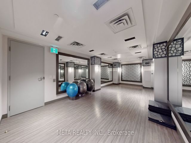 PH18 - 543 Richmond St W