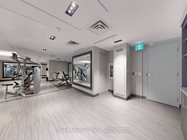 PH18 - 543 Richmond St W