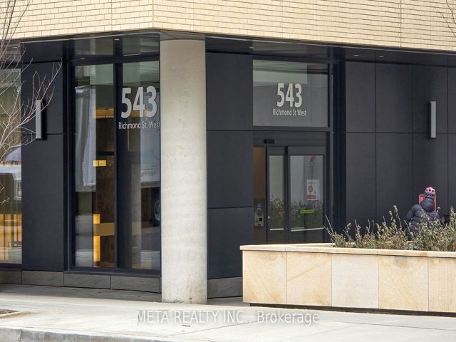 PH18 - 543 Richmond St W
