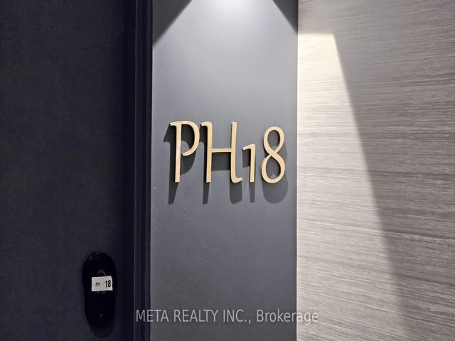 PH18 - 543 Richmond St W