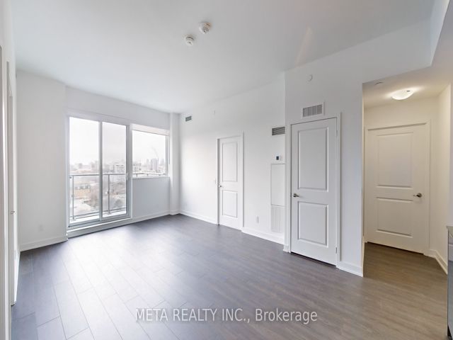 PH18 - 543 Richmond St W