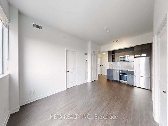 PH18 - 543 Richmond St W