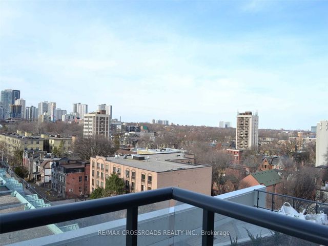 808 - 200 Dundas St E