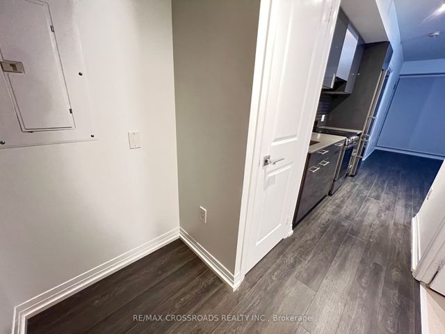 808 - 200 Dundas St E