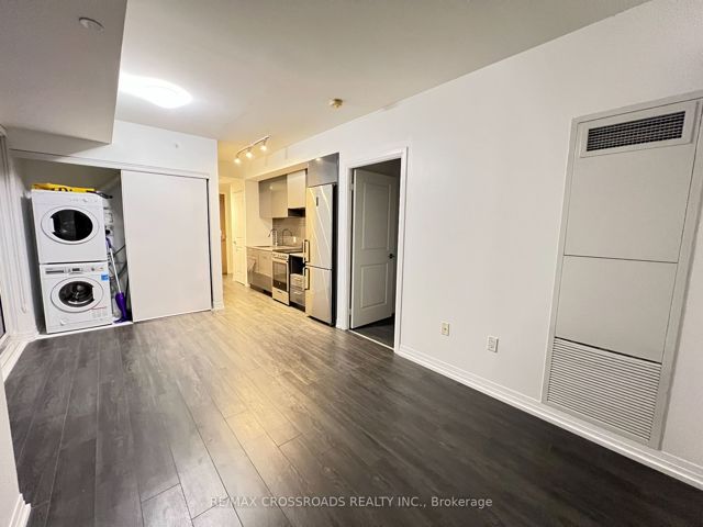 808 - 200 Dundas St E