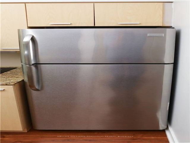 605 - 15 Singer Crt