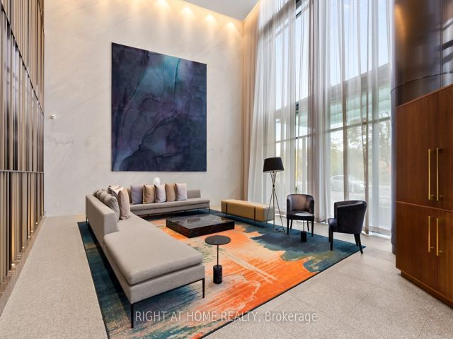 419 - 585 Bloor St E