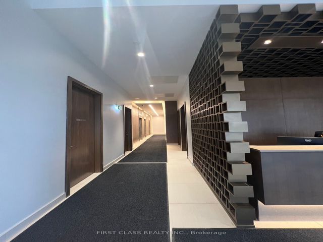 1001 - 188 Fairview Mall Dr