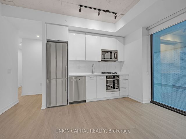 1111 - 195 McCaul St