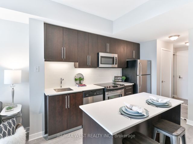 1801 - 1171 Queen St W