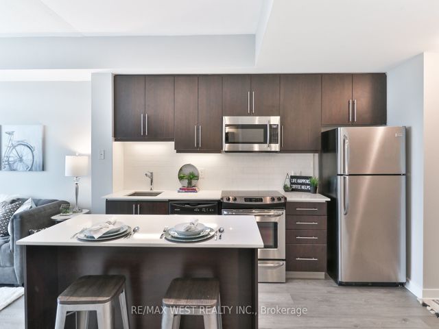 1801 - 1171 Queen St W