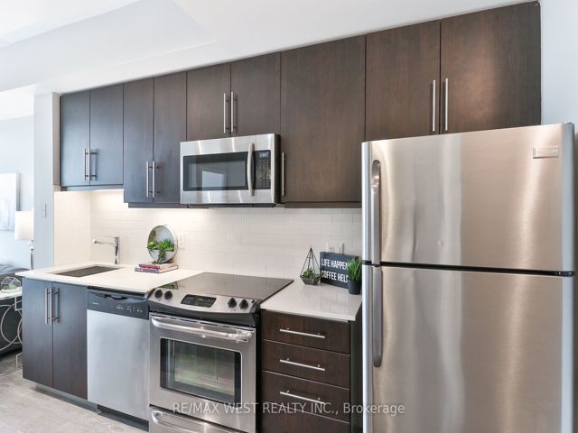 1801 - 1171 Queen St W