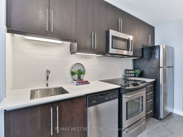 1801 - 1171 Queen St W