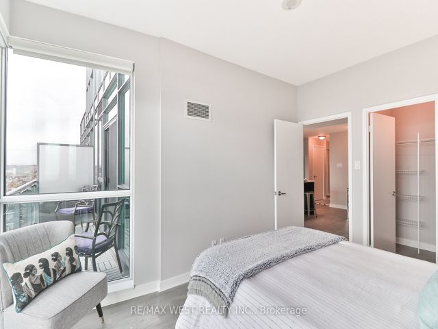 1801 - 1171 Queen St W