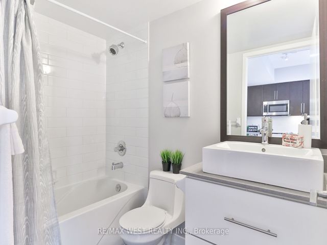 1801 - 1171 Queen St W