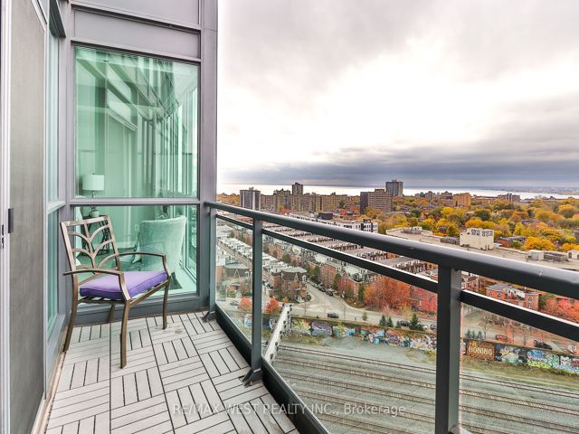 1801 - 1171 Queen St W