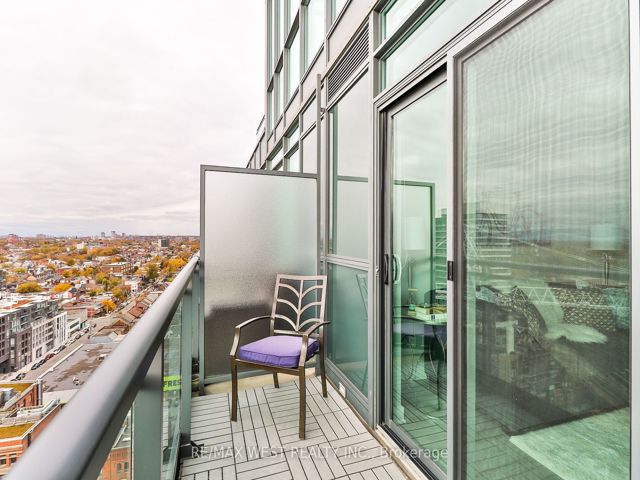 1801 - 1171 Queen St W