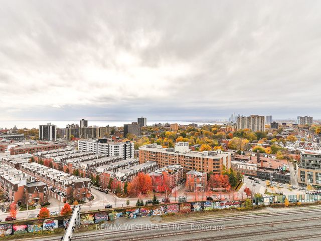 1801 - 1171 Queen St W