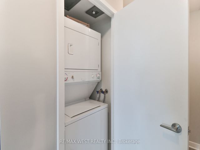 1801 - 1171 Queen St W