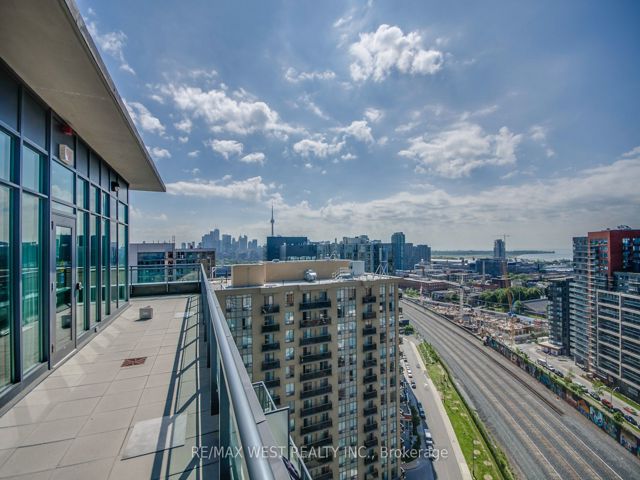 1801 - 1171 Queen St W