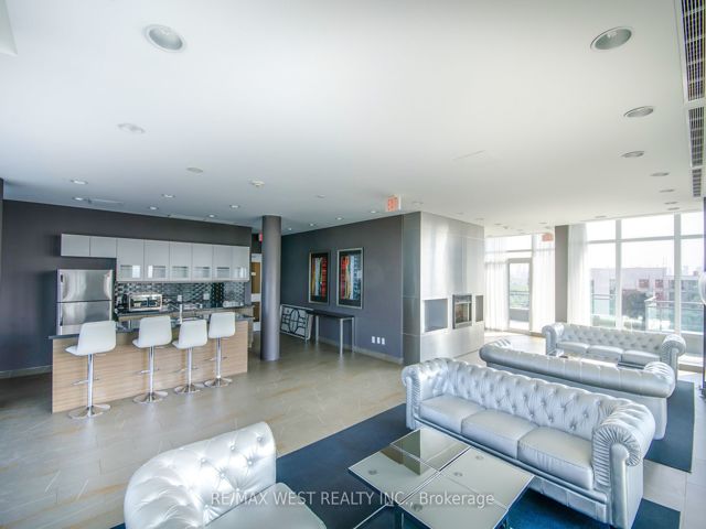 1801 - 1171 Queen St W