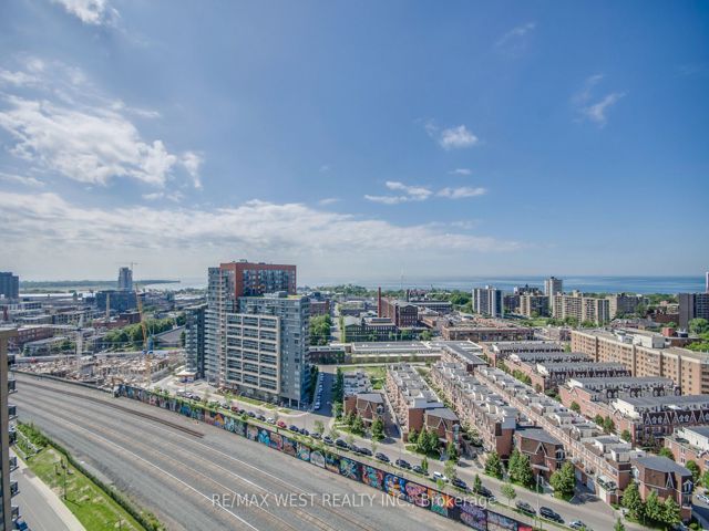 1801 - 1171 Queen St W