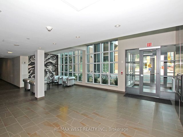 1801 - 1171 Queen St W