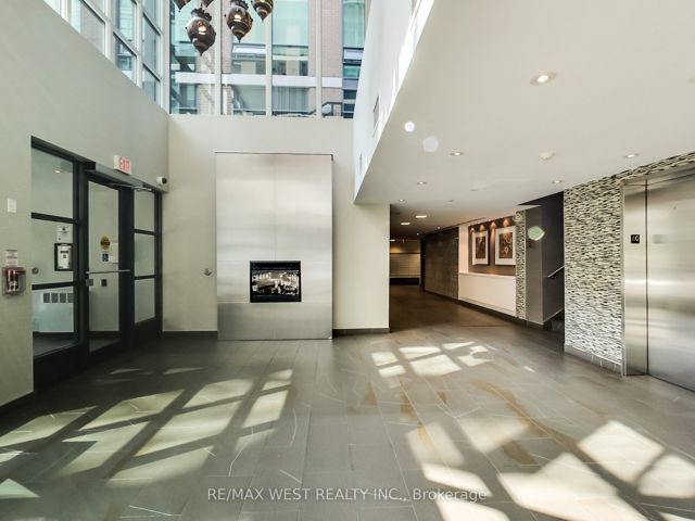1801 - 1171 Queen St W