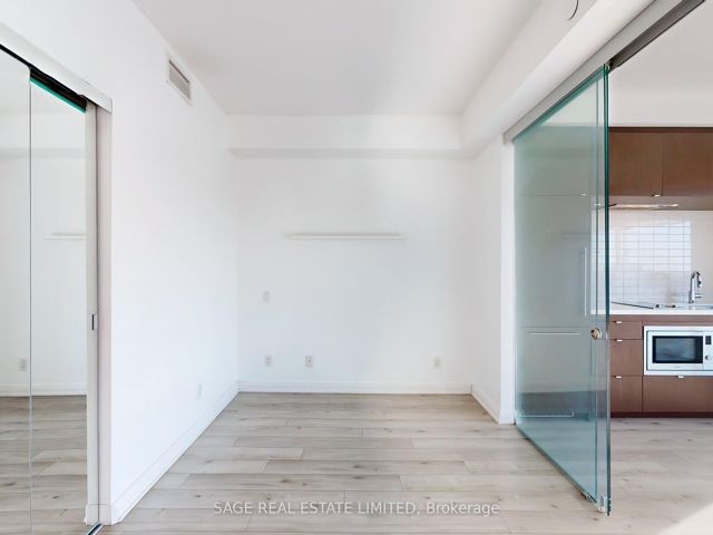 3016 - 155 Yorkville Ave