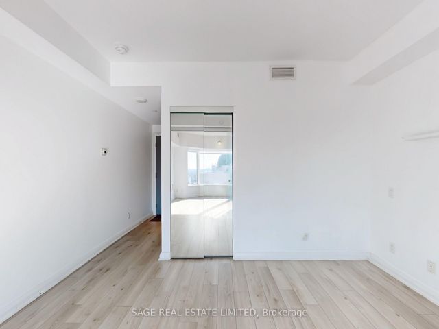 3016 - 155 Yorkville Ave