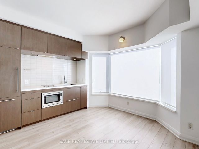 3016 - 155 Yorkville Ave