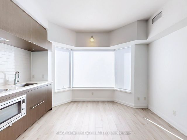 3016 - 155 Yorkville Ave
