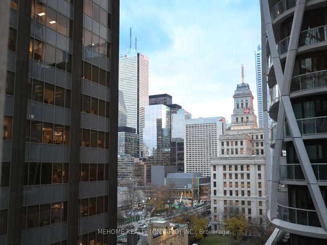 904 - 238 Simcoe St