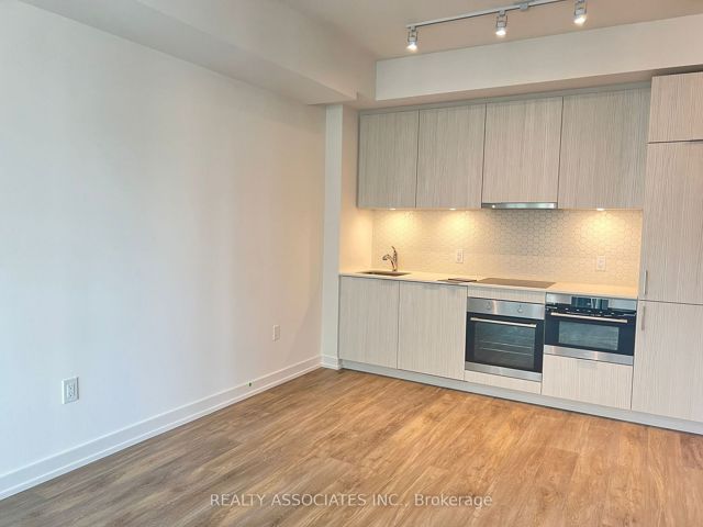 1816 - 158 Front St E