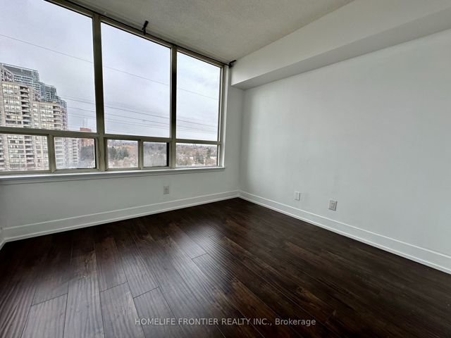 808 - 7 Bishop Ave