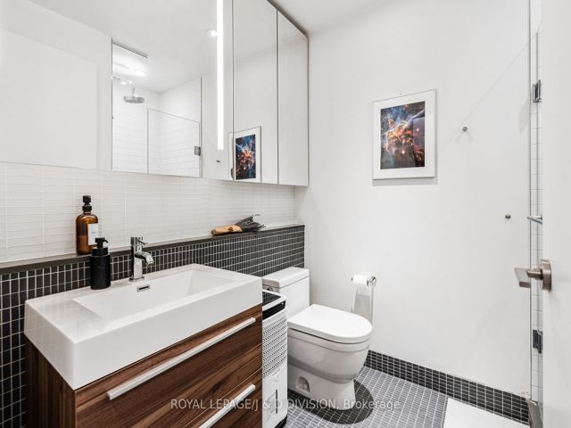 207 - 8 Dovercourt Rd