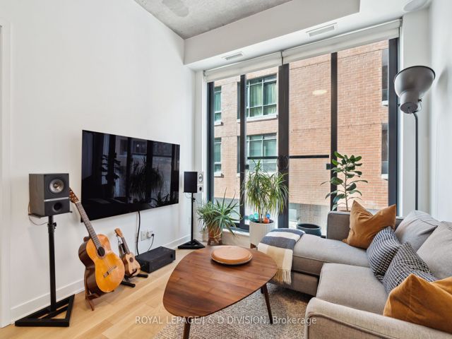 207 - 8 Dovercourt Rd