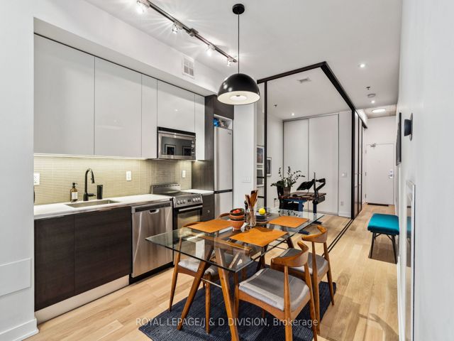 207 - 8 Dovercourt Rd