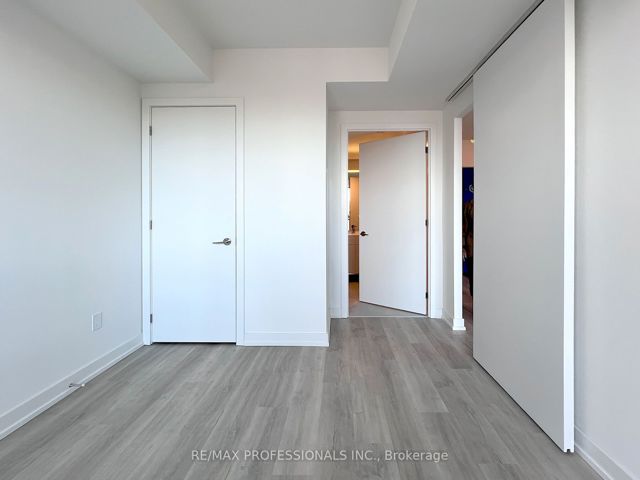 411 - 28 Eastern Ave