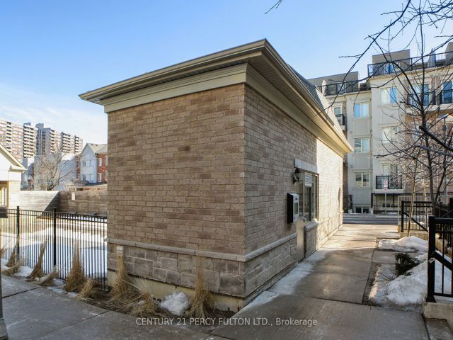 118 - 19 Coneflower Cres
