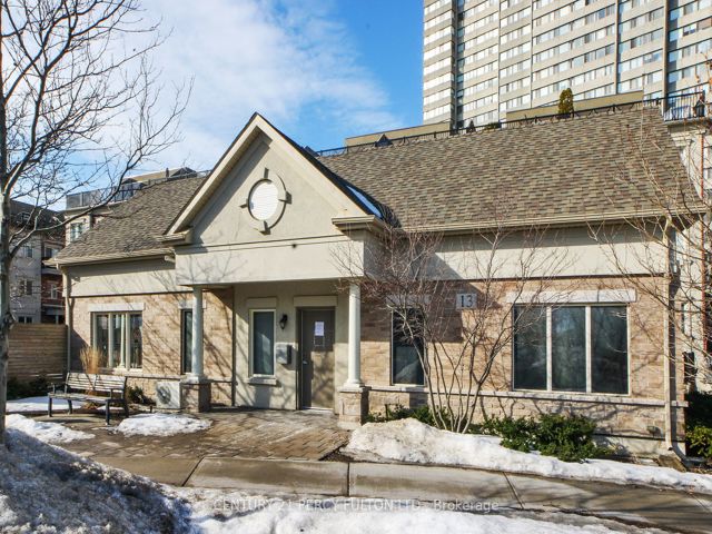 118 - 19 Coneflower Cres