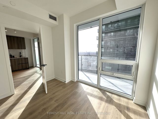 2612 - 117 Broadway Ave