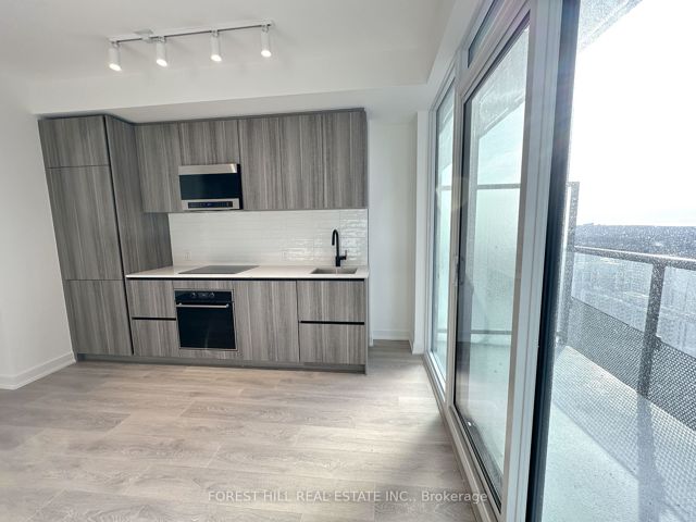 2612 - 117 Broadway Ave