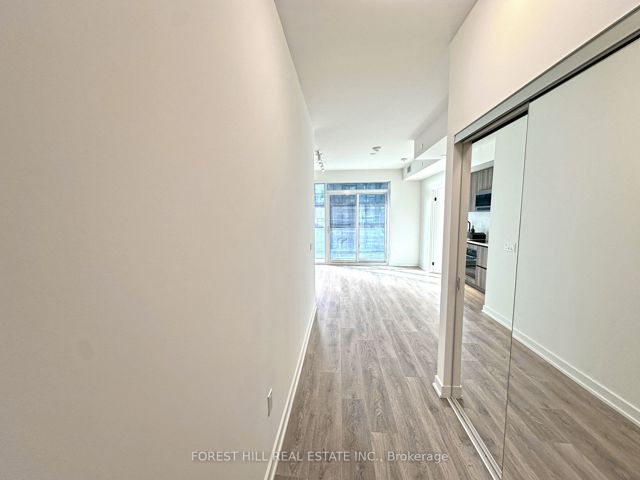 2612 - 117 Broadway Ave