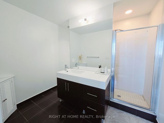 1005 - 35 Brian Peck Cres