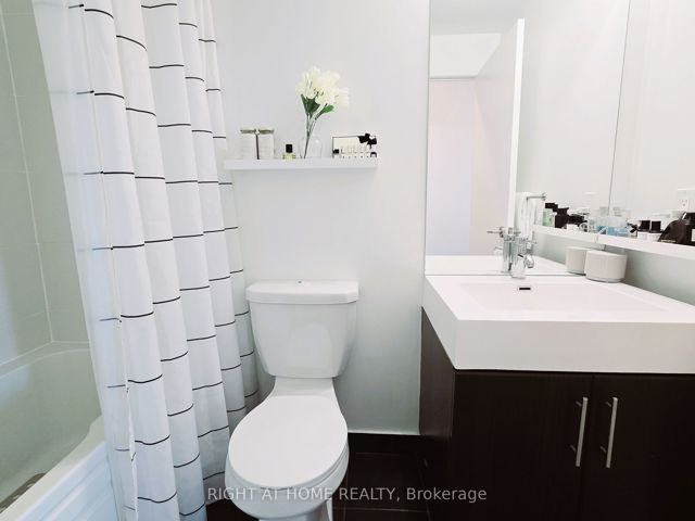 1005 - 35 Brian Peck Cres