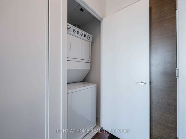 1005 - 35 Brian Peck Cres