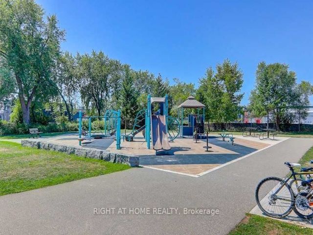 1005 - 35 Brian Peck Cres